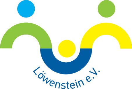 Zwei Erwachsene und ein Kind. Stilisiert als bunte geschwungene Linie mit drei Punkten.